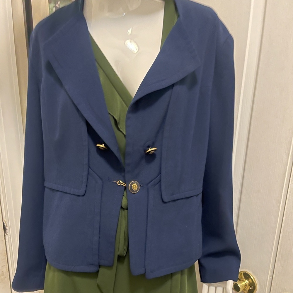 CYNTHIA ROWLEY beauful unique navy blue jacket with gorgeous buttons